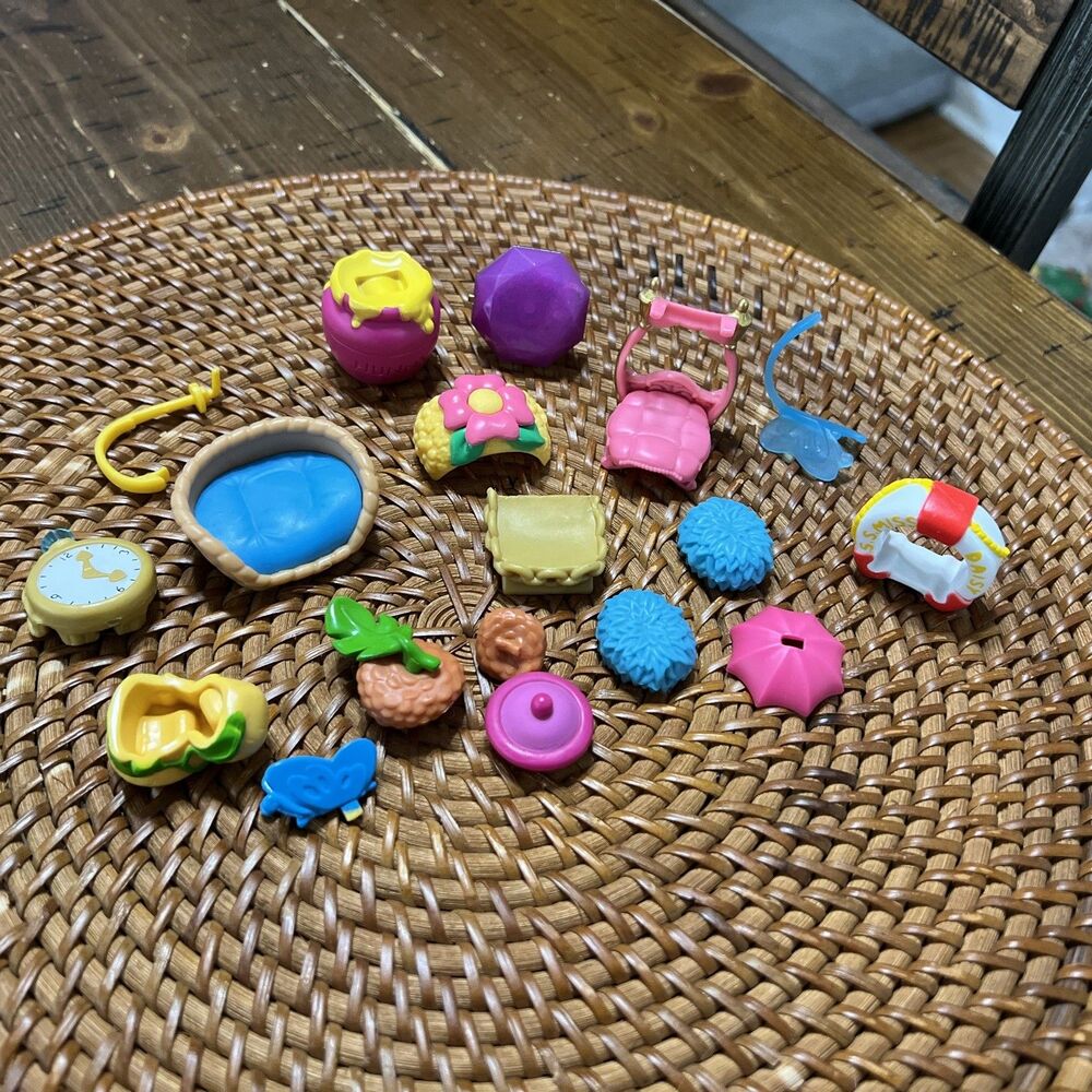 Disney tsum tsum Accessories Lot Of 18 Items , Excellent Condition